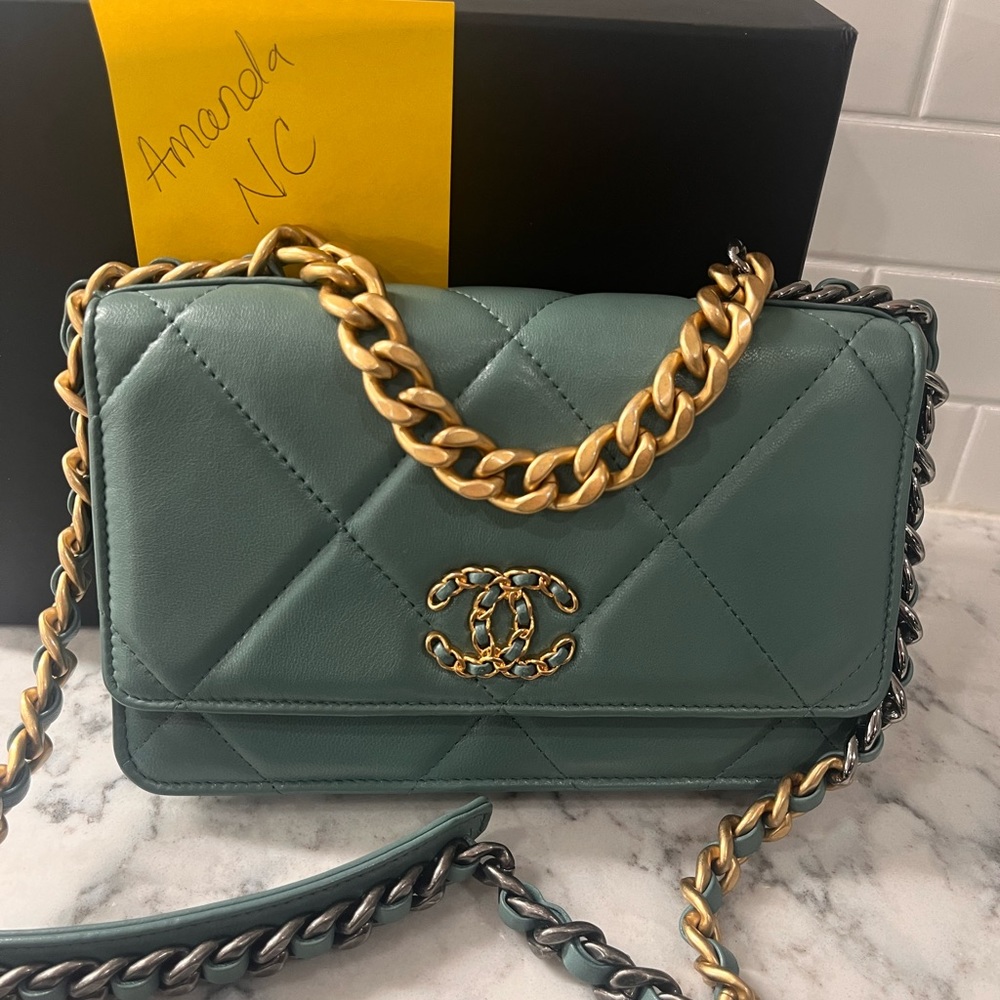 Chanel 19 WOC - Picture 10 of 11